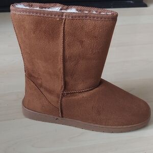 DAWGS microfiber boots. Color Brown. Size 7. Padded with memory foam.